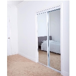 Porte-miroir coulissante de 72 x 80 po à roulement au haut, blanc