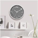 Horloge murale de 10 po aux chiffres surélevés, couleurs variées